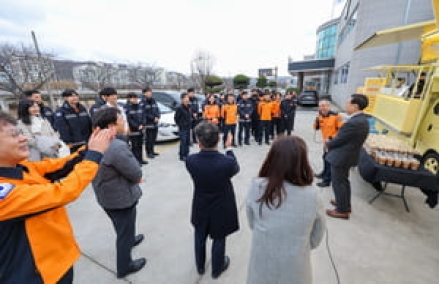 한국수력원자력, 소방관 격려 "사랑의 간식차" 제공